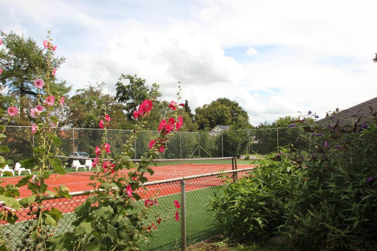 Вилла Familiehuis De Betuwe Met Prive Kunstgras Tennisbaan En Sauna Erichem Экстерьер фото